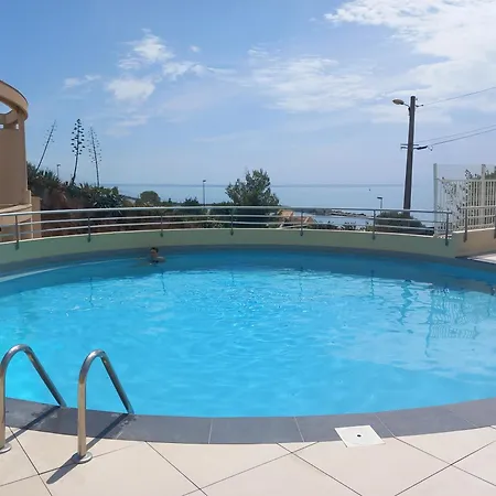 T3 Vue - Terrasse Couverte, Piscine, Parking, Proche Du Centre Ville.