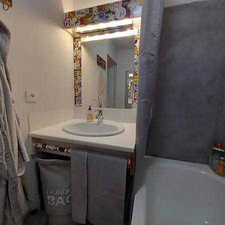 T3 Vue - Terrasse Couverte, Piscine, Parking, Proche Du Centre Ville. *