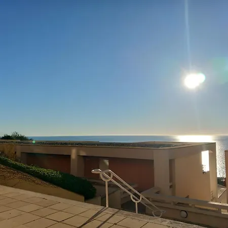 T3 Vue - Terrasse Couverte, Piscine, Parking, Proche Du Centre Ville. *