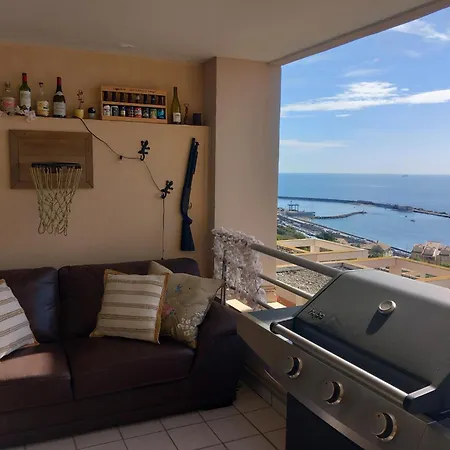 아파트 T3 Vue - Terrasse Couverte, Piscine, Parking, Proche Du Centre Ville. *