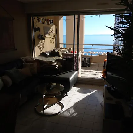 T3 Vue - Terrasse Couverte, Piscine, Parking, Proche Du Centre Ville. *