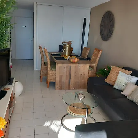 T3 Vue - Terrasse Couverte, Piscine, Parking, Proche Du Centre Ville. *