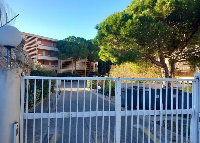 Апартаменты T3 Vue - Terrasse Couverte, Piscine, Parking, Proche Du Centre Ville.
