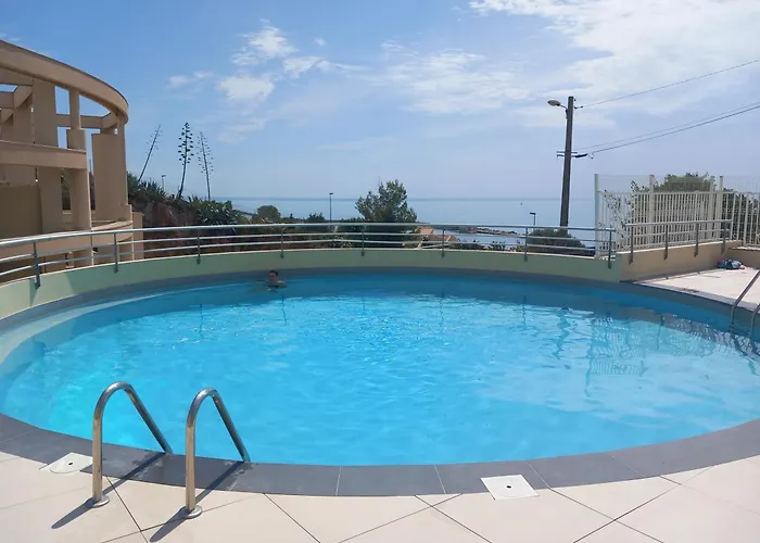 T3 Vue - Terrasse Couverte, Piscine, Parking, Proche Du Centre Ville.