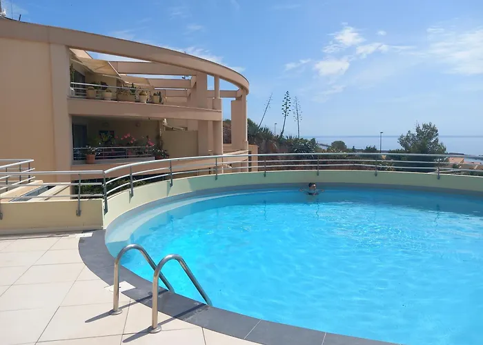 Апартаменты T3 Vue - Terrasse Couverte, Piscine, Parking, Proche Du Centre Ville.