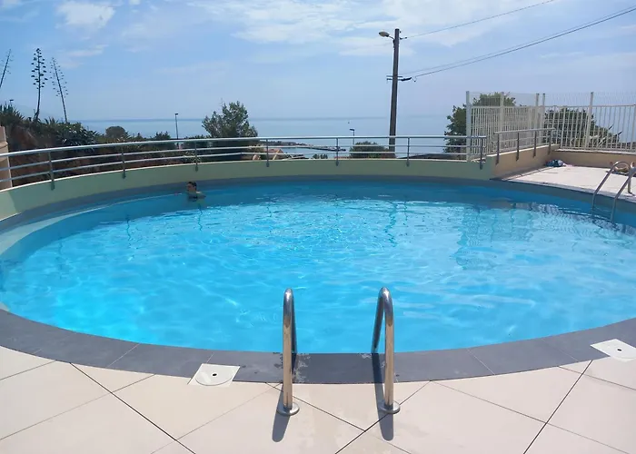 Апартаменты T3 Vue - Terrasse Couverte, Piscine, Parking, Proche Du Centre Ville. *