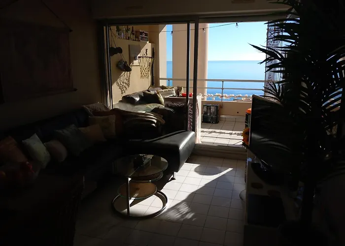 T3 Vue - Terrasse Couverte, Piscine, Parking, Proche Du Centre Ville. *
