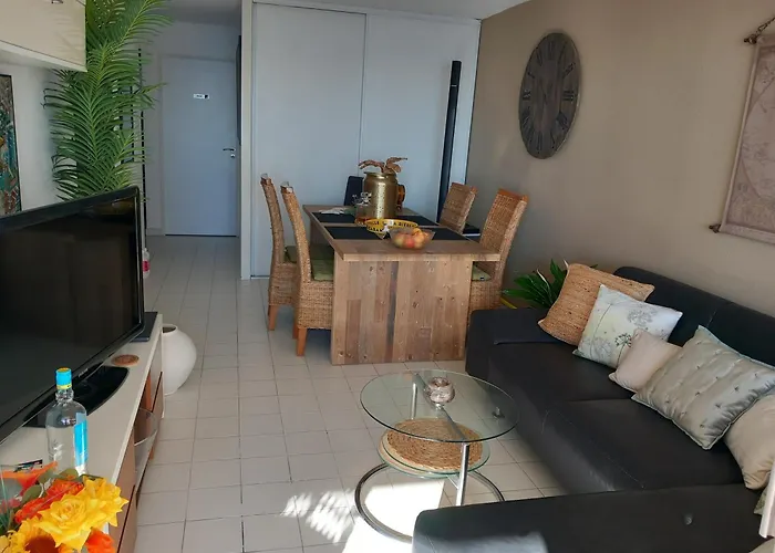T3 Vue - Terrasse Couverte, Piscine, Parking, Proche Du Centre Ville. *