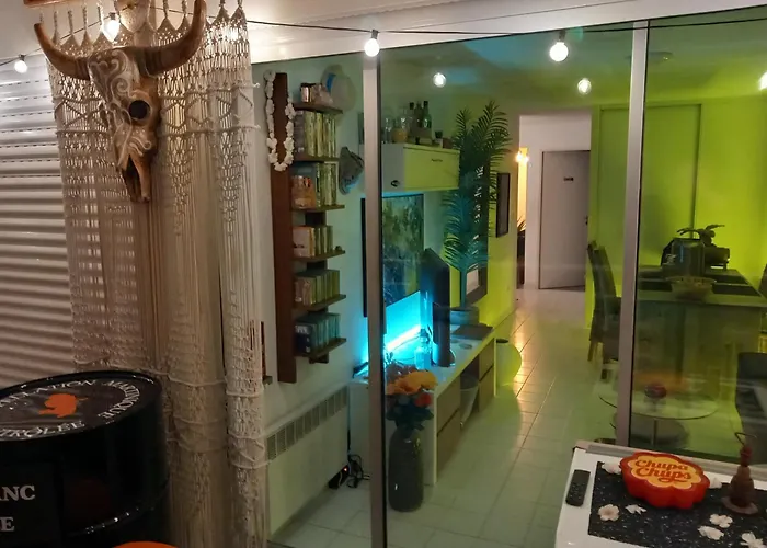 Апартаменты T3 Vue - Terrasse Couverte, Piscine, Parking, Proche Du Centre Ville.